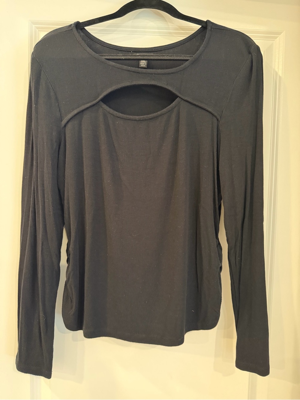 Women's Long-Sleeve Cutout Ribbed Top - Black